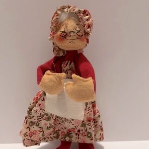 Vtg Annalee Mobilitee doll Mrs Claus Posable In Floral apron w/ tag made in USA